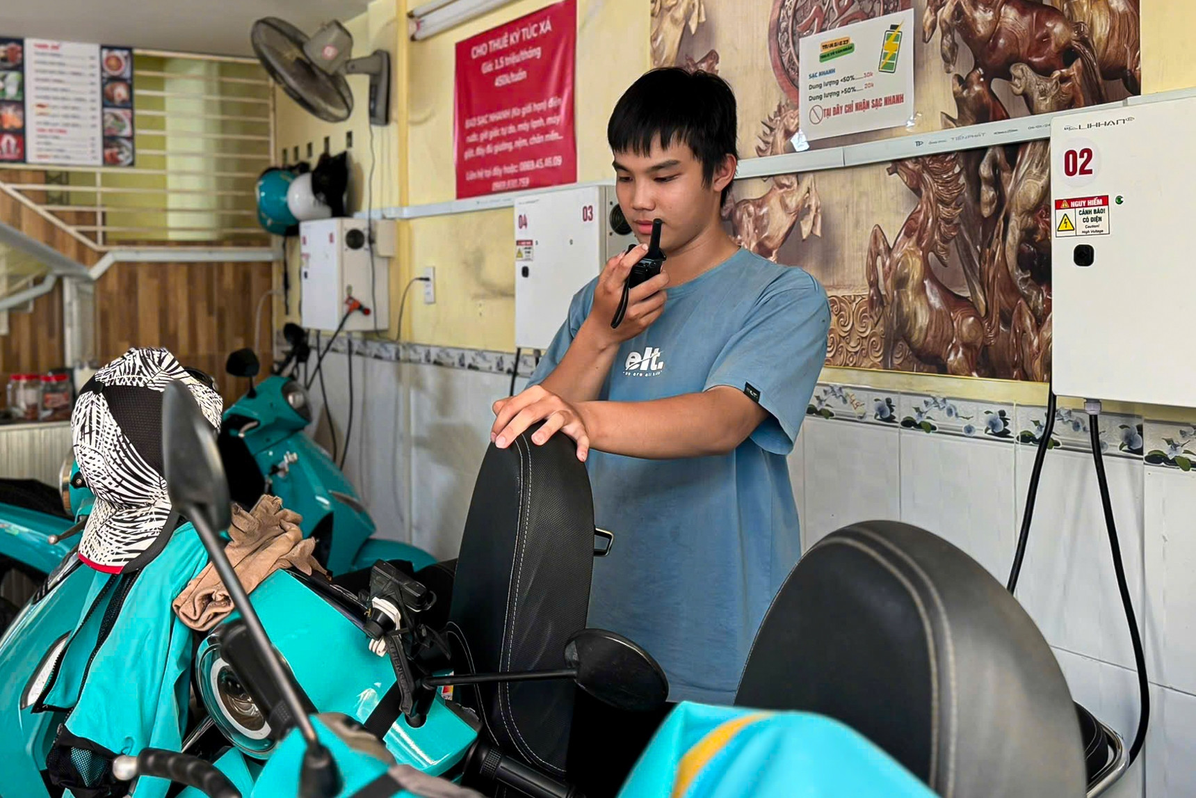Bí mật bên trong trạm sạc xe điện ở TPHCM khiến tài xế tới kín mỗi ngày